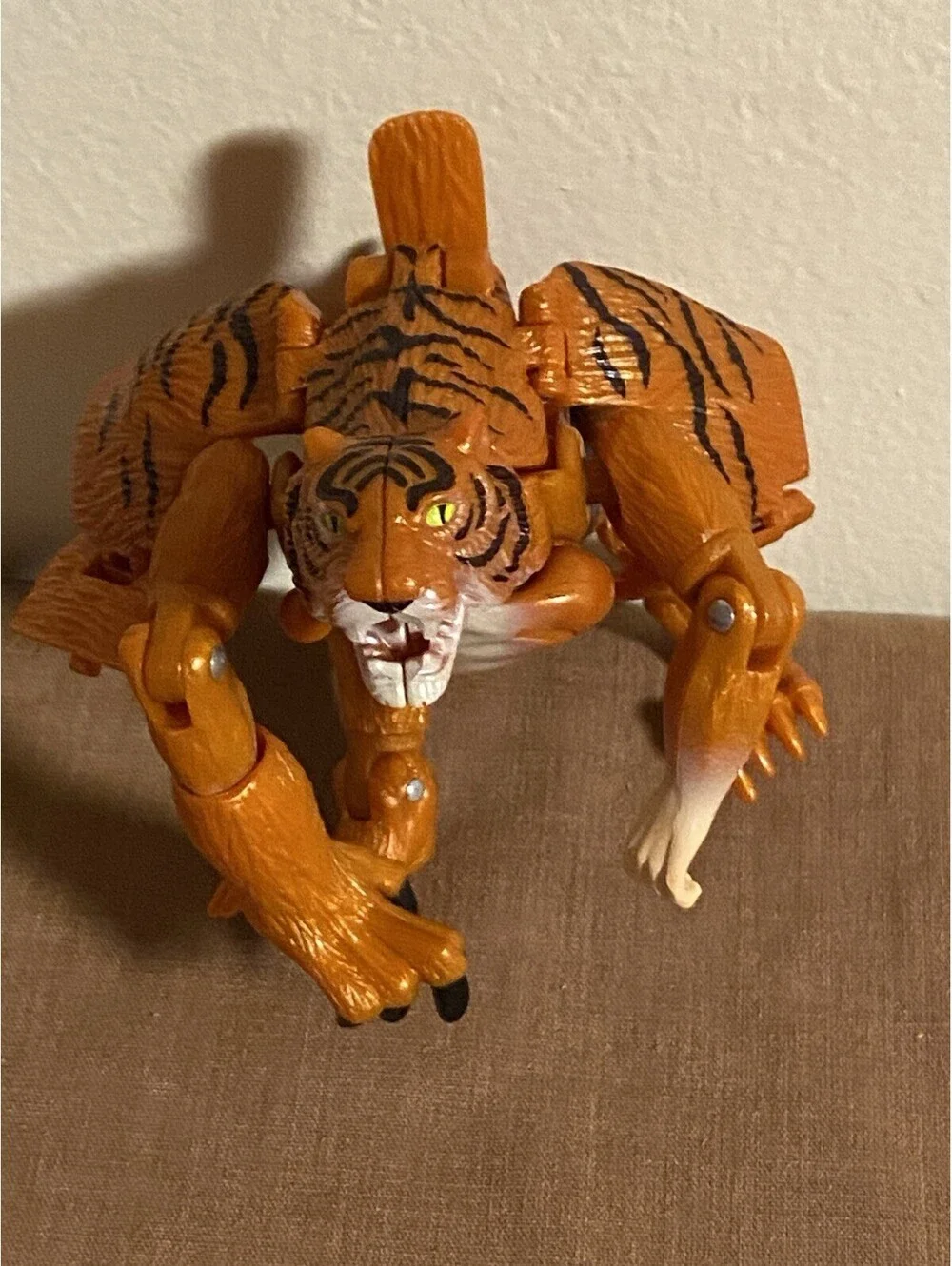 Hasbro Beast Wars Tiger Transformer Action Figure